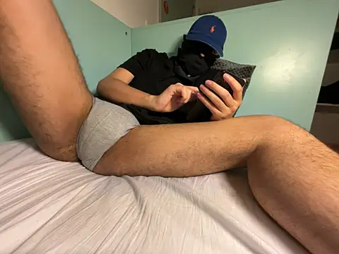 Snapshot of Rebeu_77 chatting on 14, 4, 2026 Rebeu 77 online show from 14, 4, 2026
