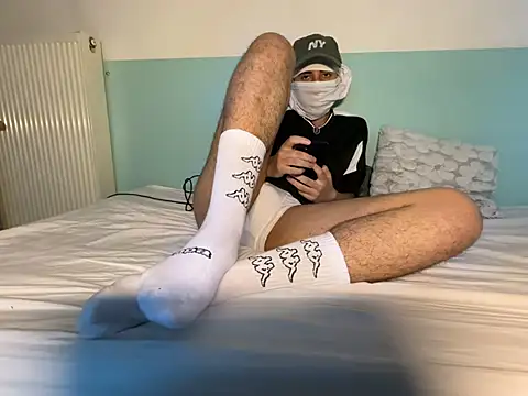 Snapshot of Rebeu_77 chatting on 21, 5, 2026 Rebeu 77 online show from 21, 5, 2026