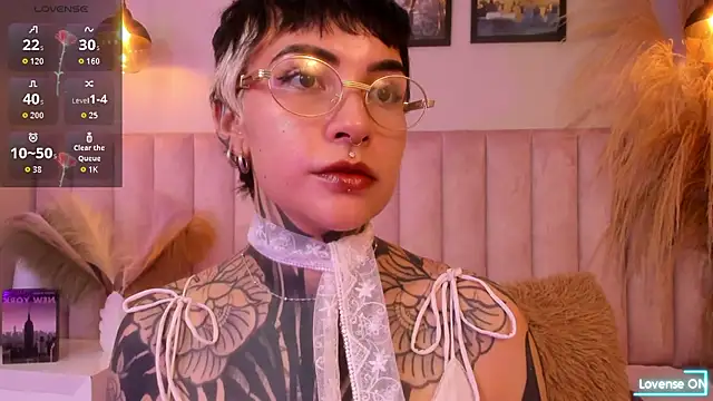 Luana fiore online show from 14, 4, 2026