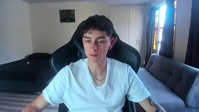 Snapshot of Luke_Chill chatting on 4, 4, 2026 Luke Chill online show from 4, 4, 2026
