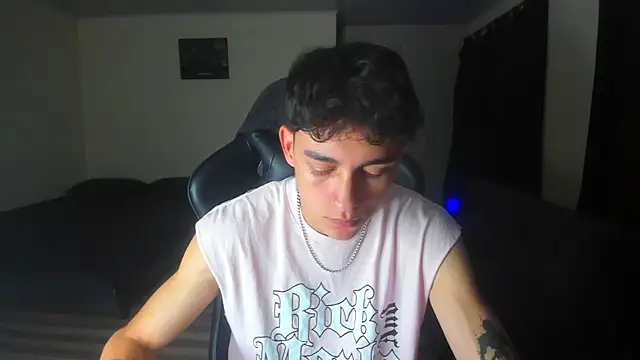 Snapshot of Luke_Chill chatting on 14, 4, 2026 Luke Chill online show from 14, 4, 2026