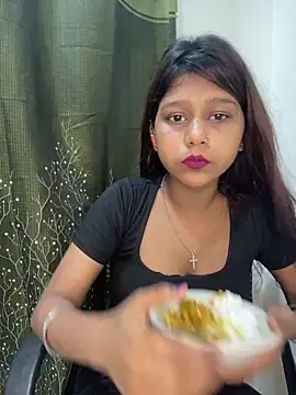 Snapshot of Cutiepie- chatting on 15, 5, 2026 Cutiepie- online show from 15, 5, 2026