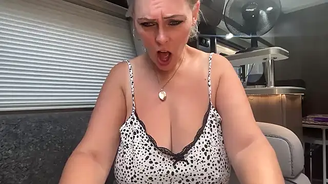 BustySwingingSlut online show from 2, 7, 2026