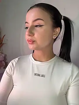 L0LA XO online show from 10, 4, 2026