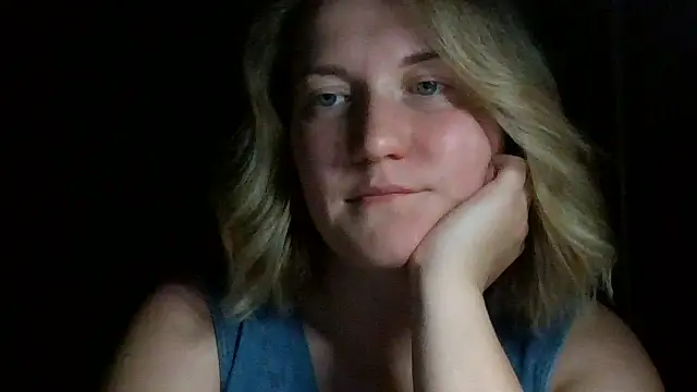 Snapshot of TinaKittyX chatting on 13, 5, 2026 TinaKittyX online show from 13, 5, 2026