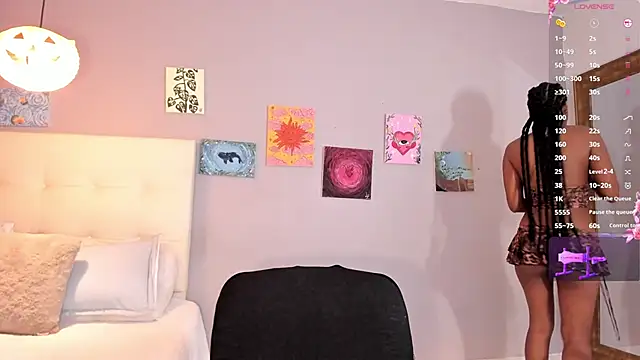 Melaniaa Roussee online show from 9, 5, 2026