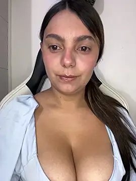 SOFIA BRIZZ online show from 6, 4, 2026