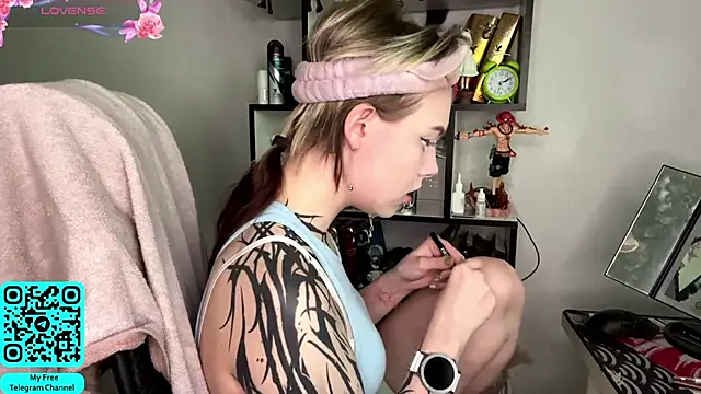 Snapshot of MadalynNosel chatting on 7, 6, 2026 MadalynNosel online show from 7, 6, 2026
