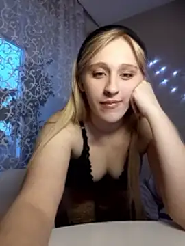 Snapshot of IsOlli chatting on 4, 4, 2026 IsOlli online show from 4, 4, 2026