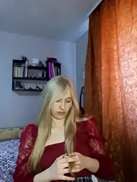 Snapshot of IsOlli chatting on 3, 5, 2026 IsOlli online show from 3, 5, 2026