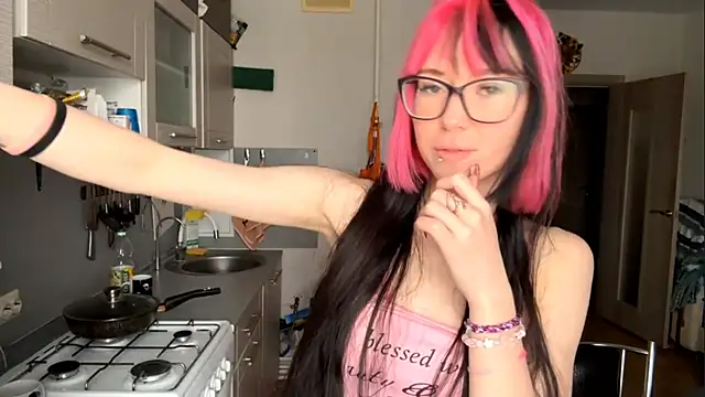 Snapshot of WifeAileen chatting on 9, 4, 2026 WifeAileen online show from 9, 4, 2026