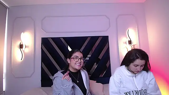 Snapshot of Elisa_n_Emma chatting on 13, 4, 2026 Elisa n Emma online show from 13, 4, 2026