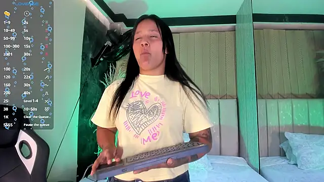LexiAdamss online show from 17, 6, 2026