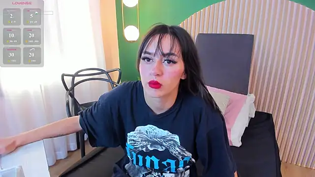 Snapshot of Alicecoule_ chatting on 22, 6, 2026 Alicecoule online show from 22, 6, 2026