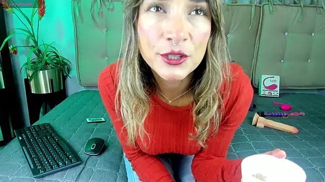 Snapshot of alma_rose_ chatting on 1, 5, 2026 alma rose online show from 1, 5, 2026