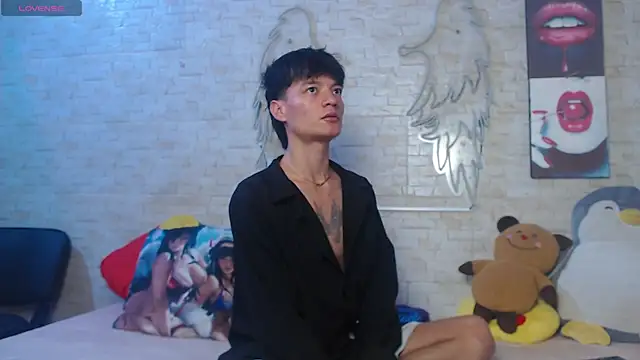 Alex latino  online show from 4, 4, 2026