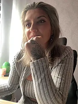 Snapshot of Isabella_varella- chatting on 10, 7, 2026 Isabella varella- online show from 10, 7, 2026