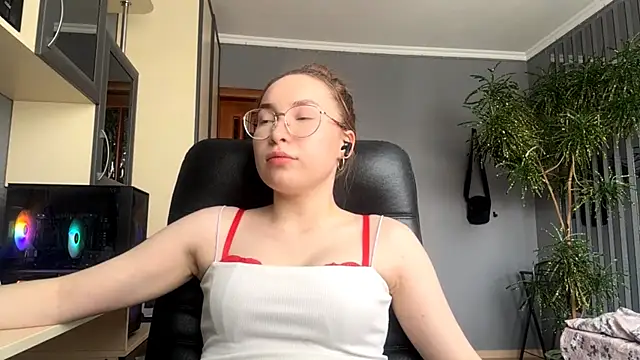 Milaissocute online show from 23, 4, 2026