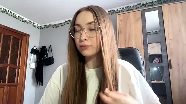 Milaissocute online show from 25, 4, 2026