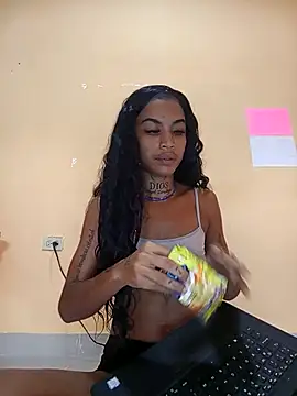 La ReynaZendeya online show from 10, 4, 2026