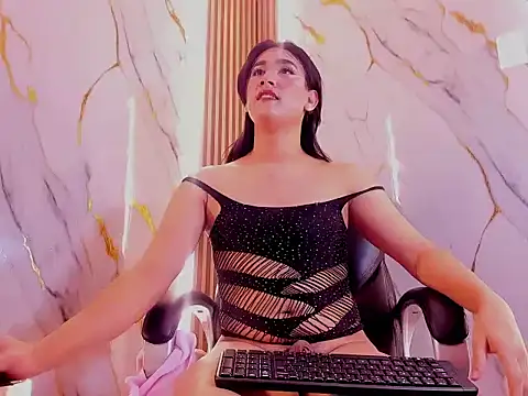 Snapshot of MarhiamCristal chatting on 12, 4, 2026 MarhiamCristal online show from 12, 4, 2026