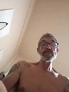 Snapshot of chris-sbh11 chatting on 6, 5, 2026 chris-sbh11 online show from 6, 5, 2026