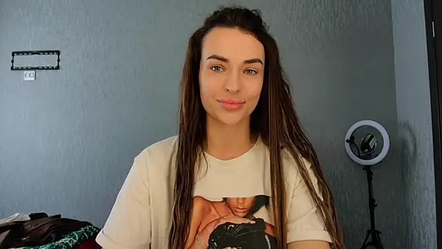 Snapshot of Kira__love1 chatting on 15, 4, 2026 Kira love1 online show from 15, 4, 2026