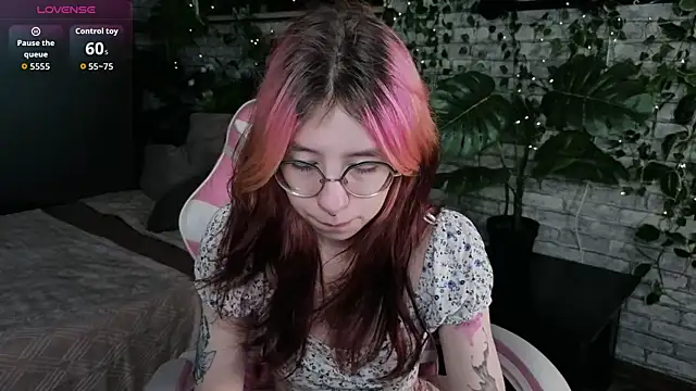 Alice Nyx online show from 13, 7, 2026