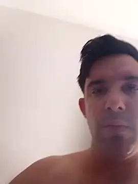 Snapshot of Roger1986_ chatting on 5, 4, 2026 Roger1986 online show from 5, 4, 2026