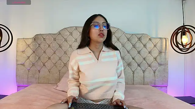 Snapshot of sweetlyundone chatting on 6, 5, 2026 sweetlyundone online show from 6, 5, 2026