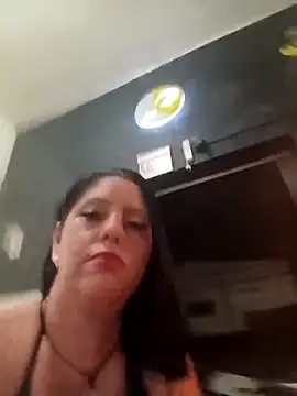 Snapshot of suziferreti chatting on 5, 4, 2026 suziferreti online show from 5, 4, 2026