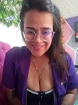 Snapshot of rochylinda chatting on 23, 4, 2026 rochylinda online show from 23, 4, 2026