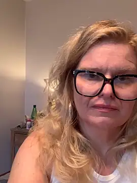 Snapshot of Love_Lee_xo chatting on 25, 4, 2026 Love Lee xo online show from 25, 4, 2026