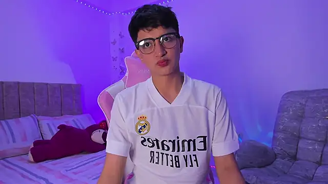 Snapshot of SaNti_ll chatting on 8, 4, 2026 SaNti ll online show from 8, 4, 2026