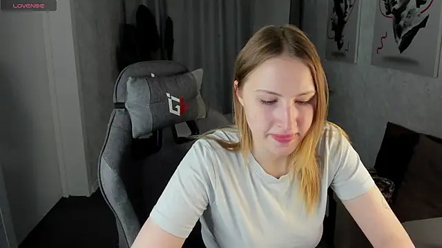 April Jackson online show from 13, 4, 2026