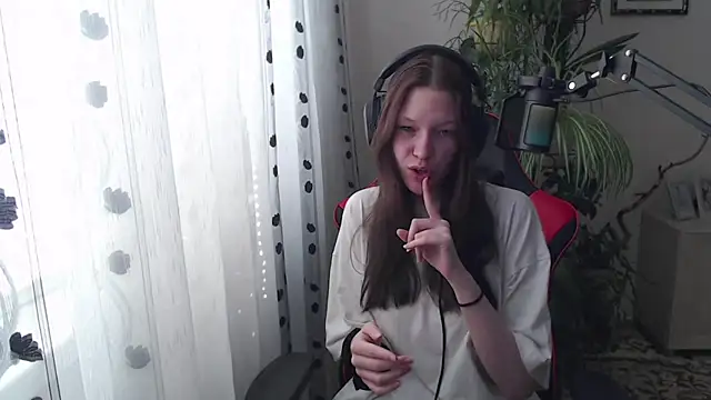 PunyKnee online show from 8, 4, 2026