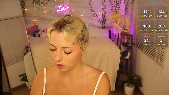 Snapshot of LoraDollie chatting on 21, 6, 2026 LoraDollie online show from 21, 6, 2026