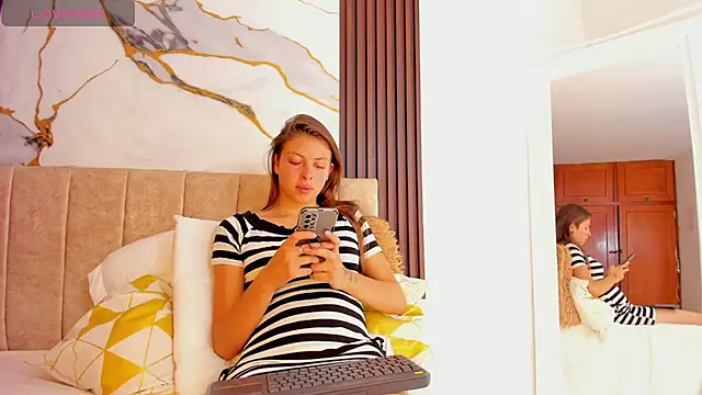 Snapshot of scarlet_fox75 chatting on 22, 5, 2026 scarlet fox75 online show from 22, 5, 2026