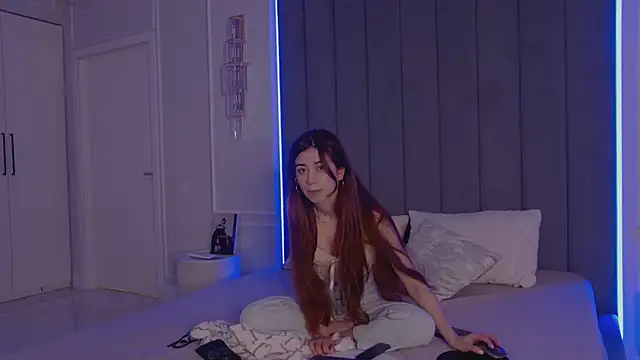 CarolineCox online show from 8, 4, 2026