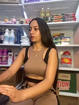 Snapshot of DulceLatinaxo chatting on 17, 4, 2026 DulceLatinaxo online show from 17, 4, 2026