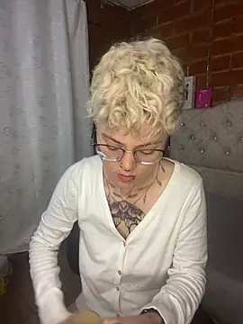Snapshot of Megan-c chatting on 16, 7, 2026 Megan-c online show from 16, 7, 2026