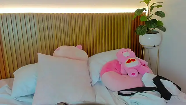 Snapshot of loly_berry chatting on 5, 5, 2026 loly berry online show from 5, 5, 2026