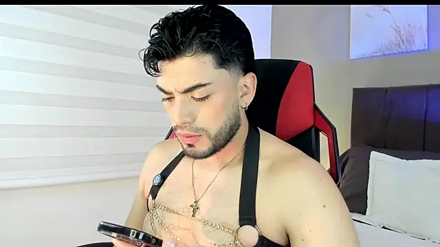 Snapshot of Alexander_Diazz chatting on 8, 4, 2026 Alexander Diazz online show from 8, 4, 2026