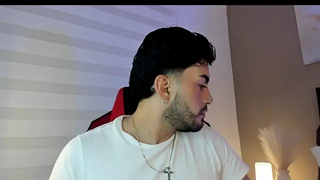 Snapshot of Alexander_Diazz chatting on 17, 4, 2026 Alexander Diazz online show from 17, 4, 2026