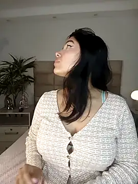 Snapshot of BrendaBloom_ chatting on 12, 4, 2026 BrendaBloom online show from 12, 4, 2026