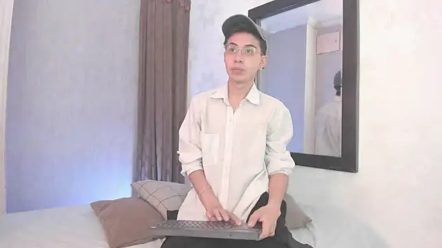 Snapshot of youn_rider chatting on 19, 5, 2026 youn rider online show from 19, 5, 2026