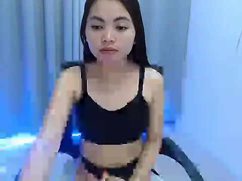 Snapshot of petitegirl123 chatting on 25, 5, 2026 petitegirl123 online show from 25, 5, 2026
