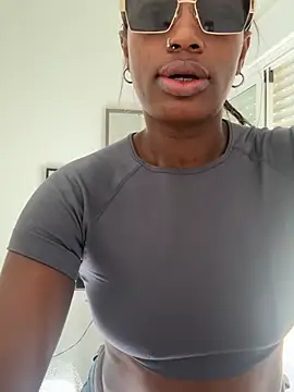 Snapshot of browniee777 chatting on 17, 4, 2026 browniee777 online show from 17, 4, 2026