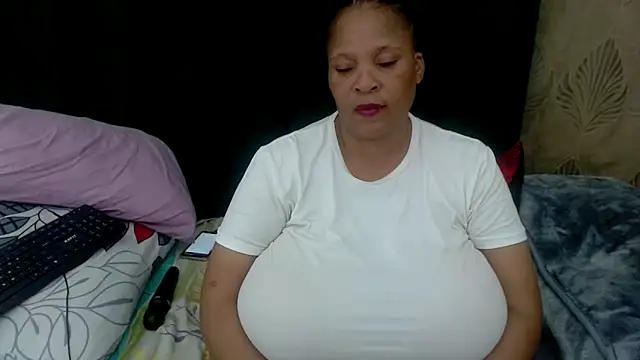 Snapshot of CaramelMelons78 chatting on 25, 5, 2026 CaramelMelons78 online show from 25, 5, 2026