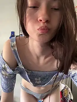 Munchkinbaby72318 online show from 17, 4, 2026
